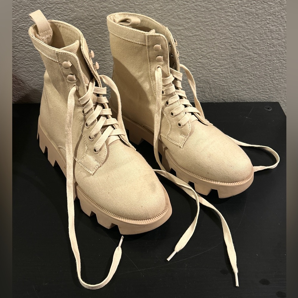 DSW Beige Lace-Up Women's Boots SZ 8.5